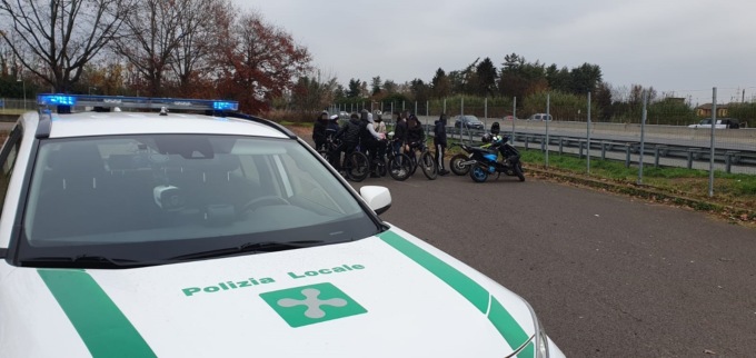 Carabinieri e Polizia Locale sventano motoraduno abusivo