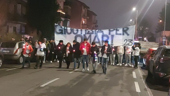 Una fiaccolata per chiedere giustizia per Omar Bassi