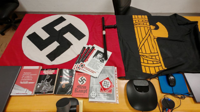 Dodici indagati per propaganda suprematista e filonazista: tra di loro un minorenne