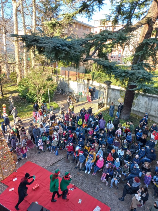 Christmas Book Party nel parco della biblioteca