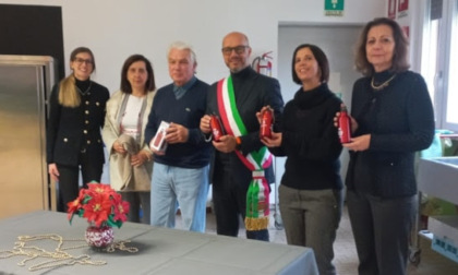 Consegnate 300 borracce ai bambini delle scuole di Albairate