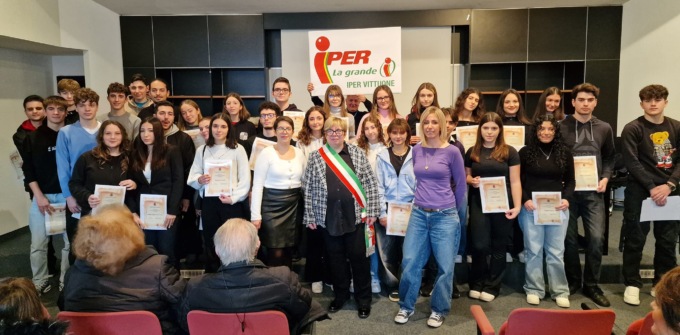 Consegnate le borse di studio a 49 studenti vittuonesi