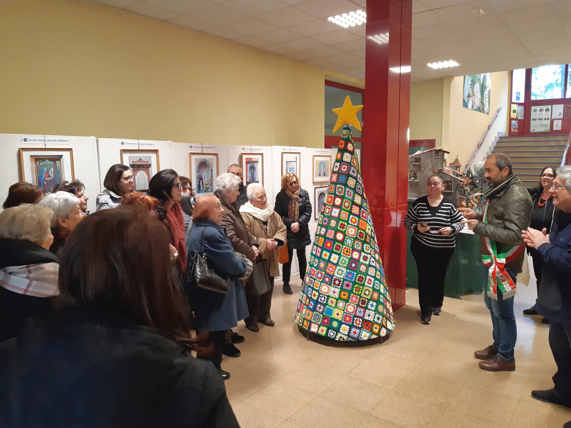 san giorgio su legnano albero di natale all'uncinetto