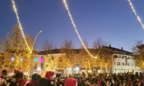 Natale 2024, anche Parabiago è scesa in piazza per l'accensione di albero e luminarie