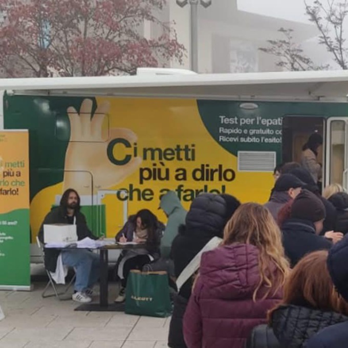 Oltre 200 test gratuiti per lo screening dell’epatite C