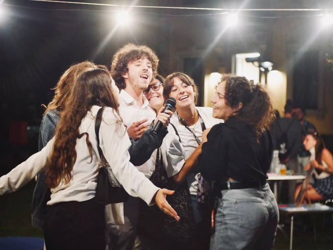 Disconnessi e felici: in biblioteca una serata "no cellulare"