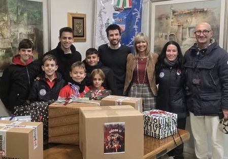 Il calcio diventa solidale: donato cibo per chi ha bisogno