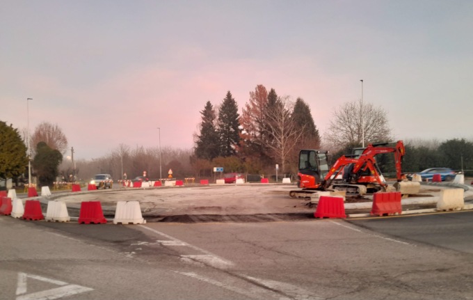 Prende forma la nuova rotonda su corso Italia