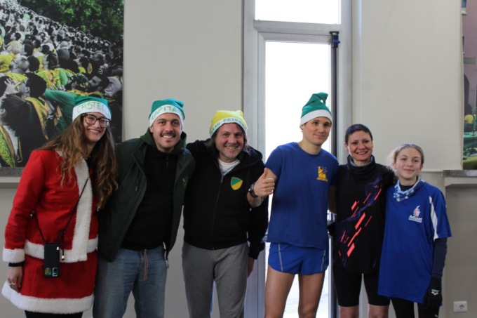 Oltre 150 persone in corsa con i Babbi Natale