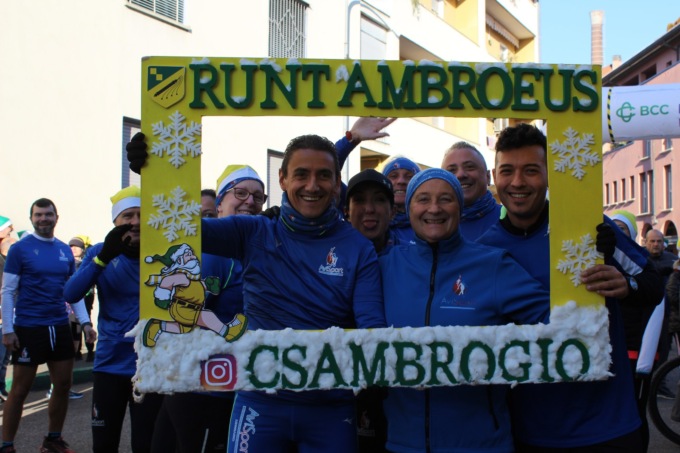 Oltre 150 persone in corsa con i Babbi Natale