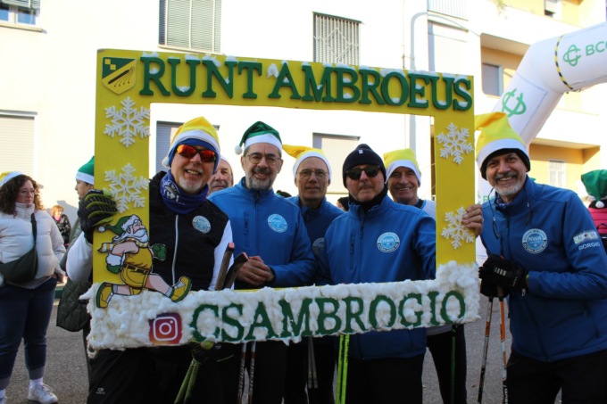 Oltre 150 persone in corsa con i Babbi Natale