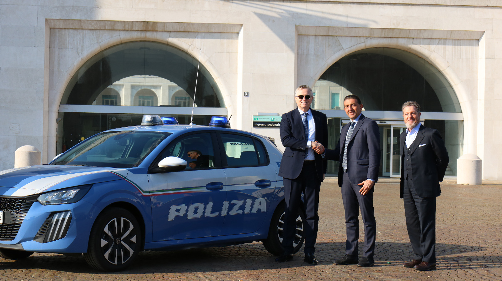 20250117 foto Polizia auto Niguarda 3