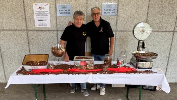 Acquistati due nuovi defibrillatori grazie alla raccolta di 2,6 quintali di monetine