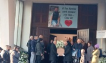 Una grande folla ha partecipato ai funerali di Marco Magagna