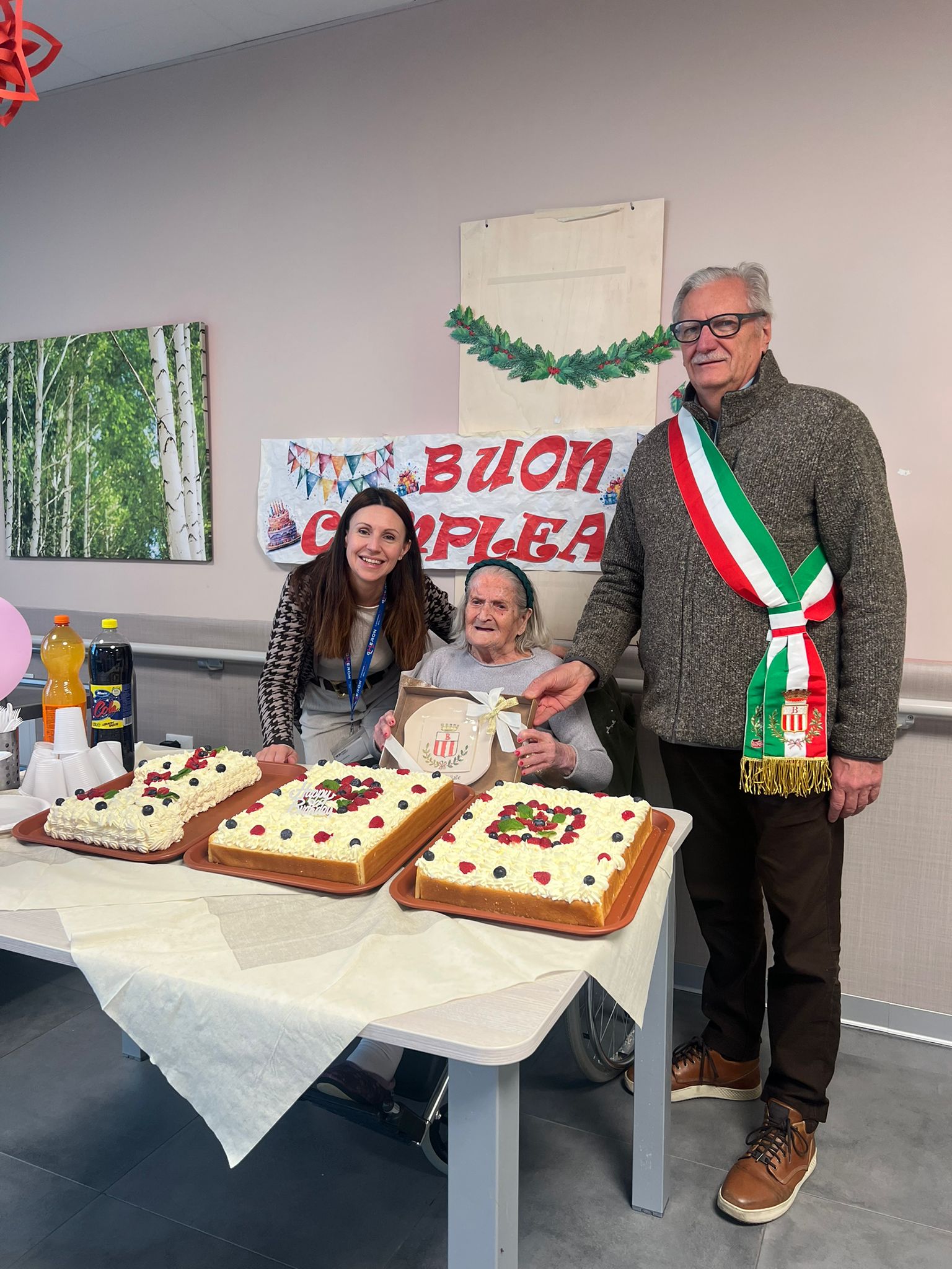 Elda Fratino compie 100 anni a Bollate con l'assessore Ravelli