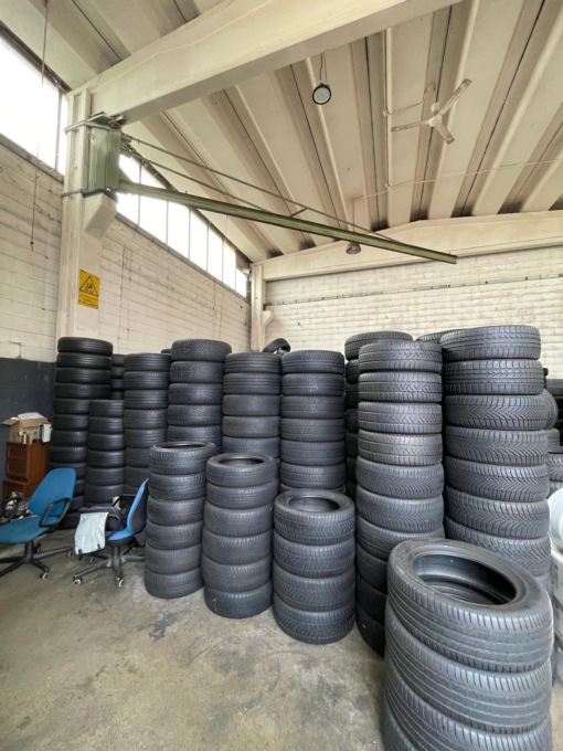 Rivenditore abusivo di pneumatici a Cascina Croce