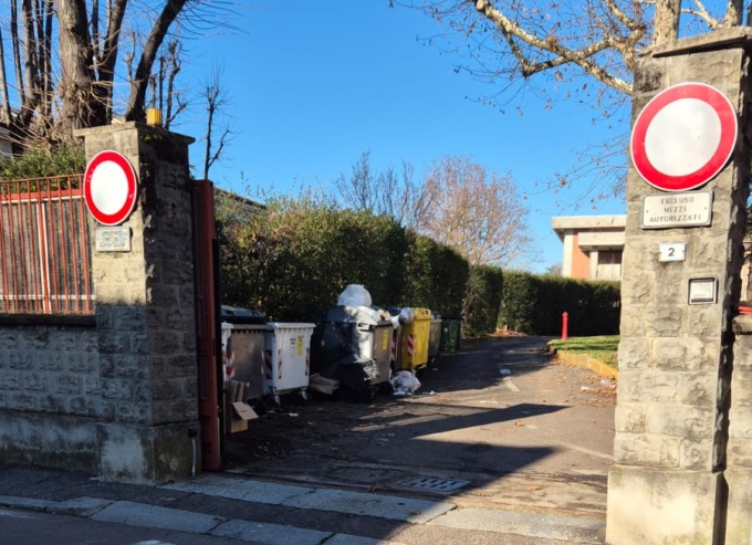 Pd critico sulla sicurezza alla scuola Rodari: “Cancello aperto e incustodito”