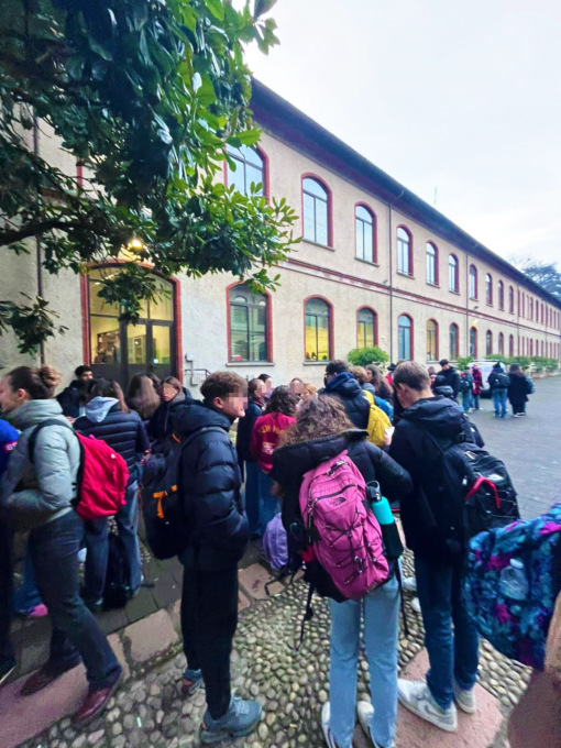 Troppo freddo nelle aule: protestano gli studenti del Liceo Quasimodo