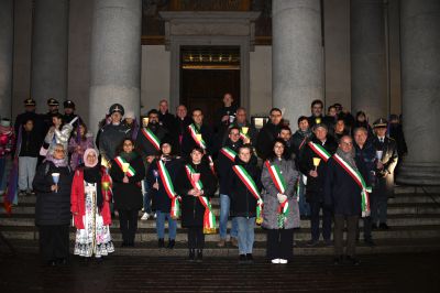 Fiaccole accese per la Pace, più di 400 i partecipanti