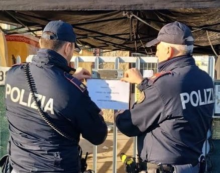 La Polizia chiude per 15 giorni l’associazione culturale Artistica Ritmi Peruviani
