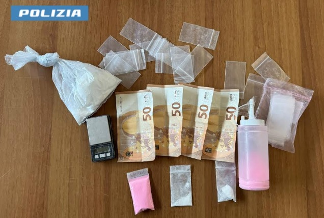Preso lo spacciatore: aveva anche la cocaina rosa