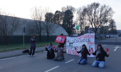 Unione degli studenti in protesta a Nerviano contro la Leonardo