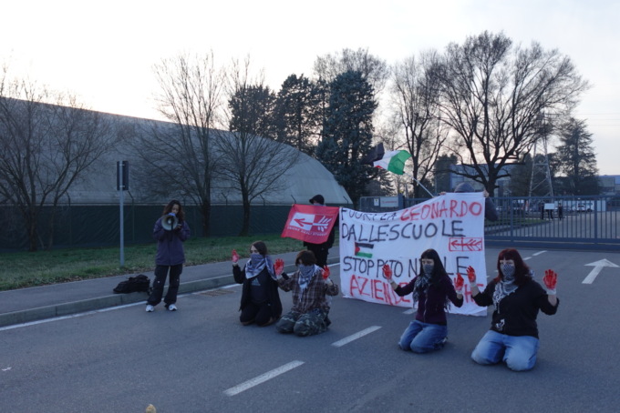 Unione degli studenti in protesta a Nerviano contro la Leonardo