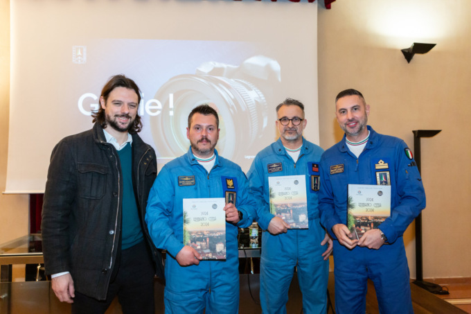 Sala piena per l'incontro con i fotografi delle Frecce tricolori
