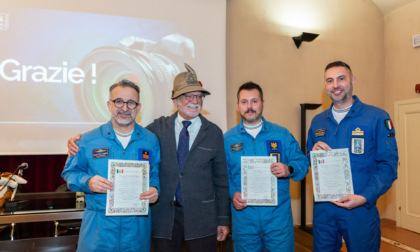 Sala piena per l'incontro con i fotografi delle Frecce tricolori