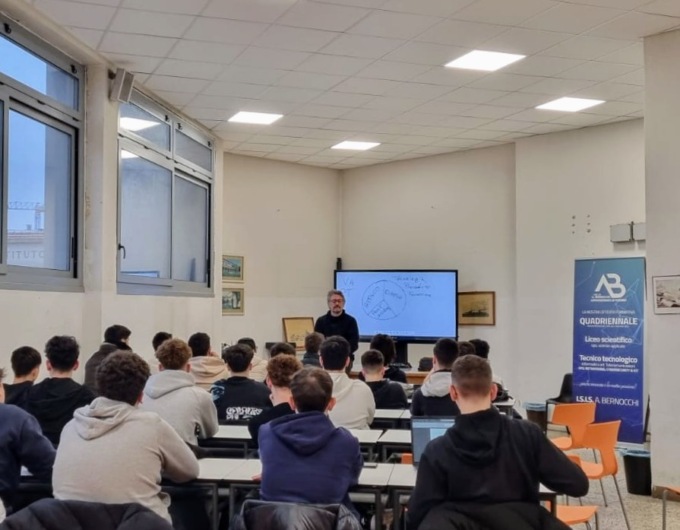 Gli studenti del Bernocchi a lezione di cybersecurity