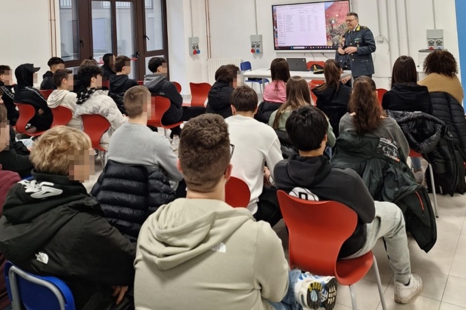 La Finanza a scuola per… fare lezione