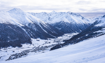 Livigno gli atleti snowboard freestyle verso Milano Cortina 2026