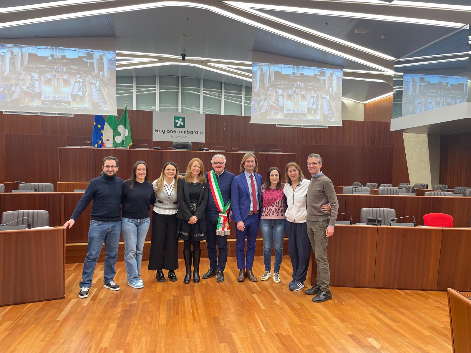 Vanzaghello studenti delle medie in visita a Regione Lombardia 2