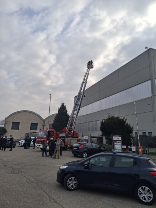 Abbiategrasso: cede la trave centrale e crolla il tetto di una ditta