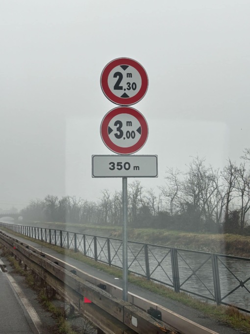 Albairate: nuova segnaletica verticale sulla strada per Castelletto