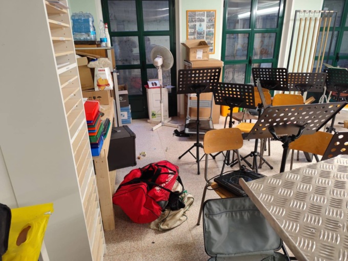 Vandali distruggono la sede della banda