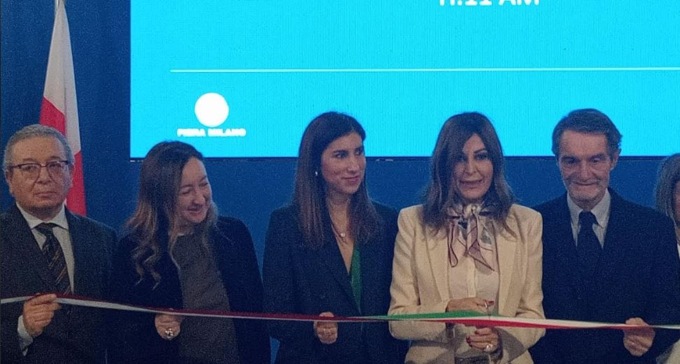 Il ministro Santanché balla alla Bit dei record  (video)