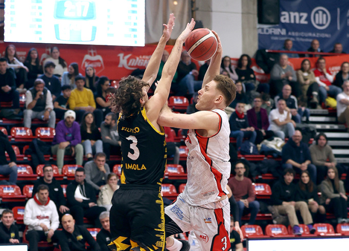 Vittoria sofferta dei Knights contro Imola