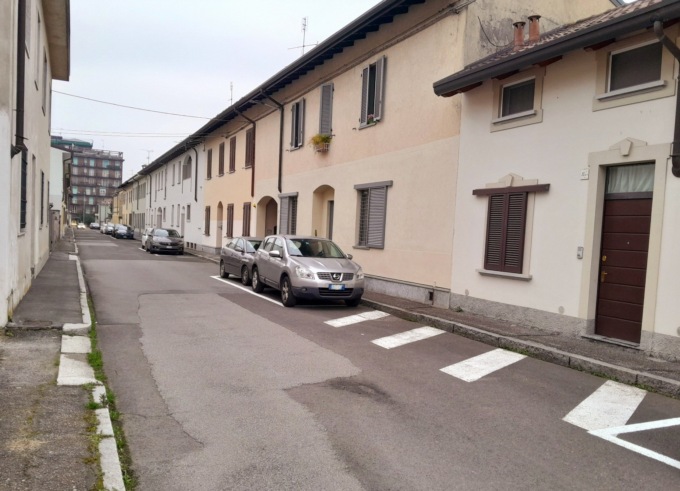 Via Villoresi, giro di vite contro la sosta selvaggia