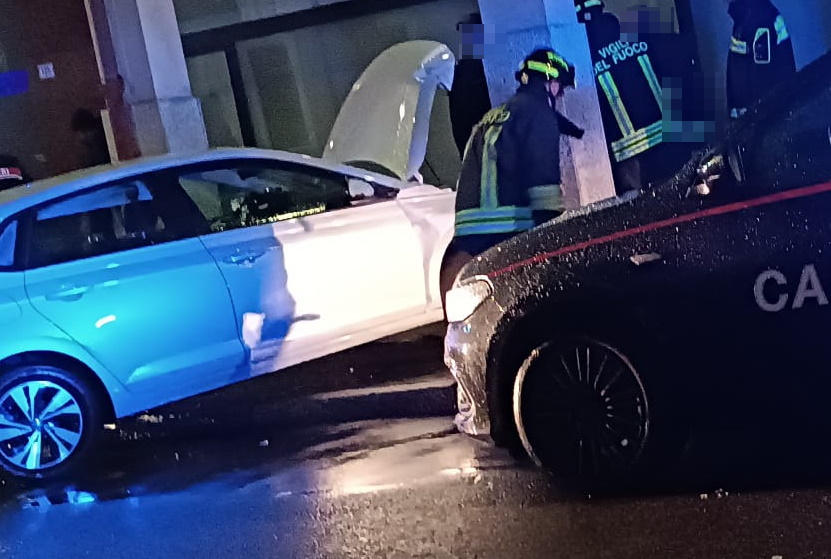 rescaldina auto contro pilone condominio via matteotti