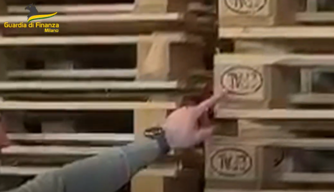 Sequestro di pallets contraffatti in un’azienda del milanese