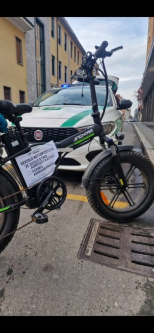 In monopattino senza casco: 38 persone multate