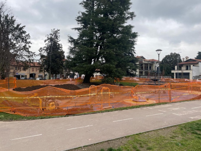 Chiusa per lavori l’area giochi del parco Crivelli di Parabiago
