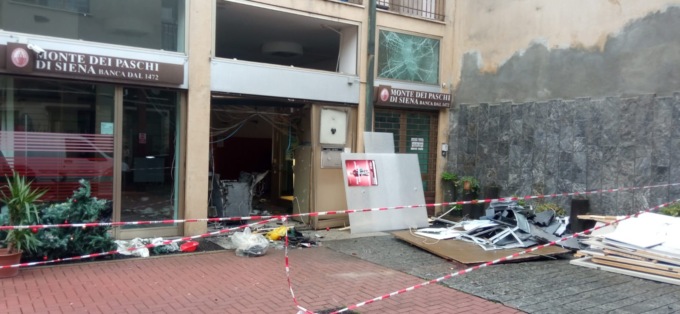 bancomat fatto saltare a nerviano