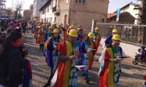 A Carnevale scendono in piazza in centinaia tra maschere e bolle di sapone