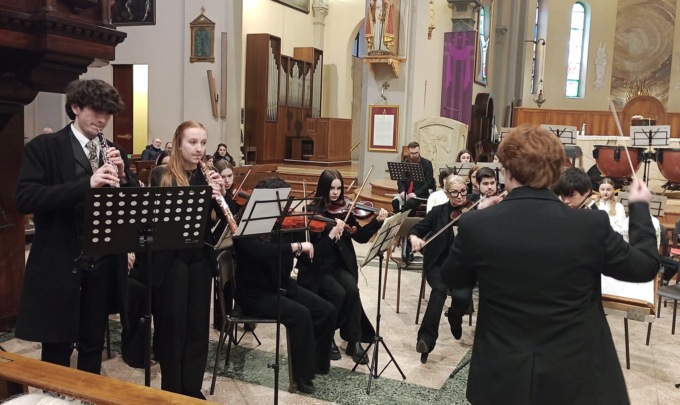 Si è aperta la rassegna “Dialoghi in Piazza” con un concerto