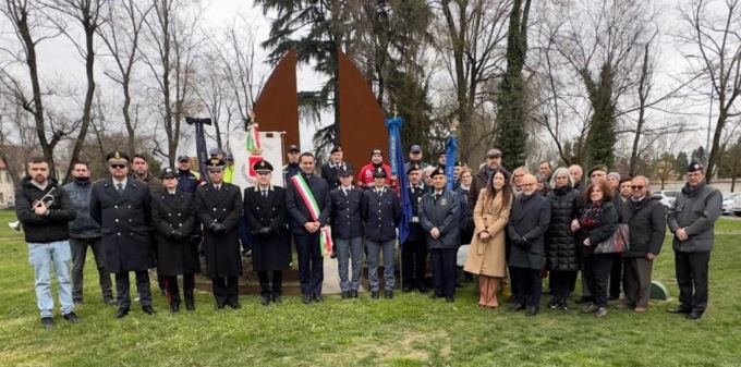 Rho ha ricordato al monumento “Grande Parentesi” le vittime del Covid