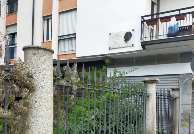 Rubati i fiori deposti in memoria di Serafino Dell’Uomo