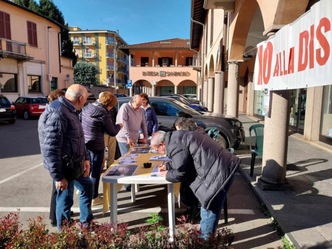 Comitato No Discarica: in una mattinata raccolte oltre 300 firme