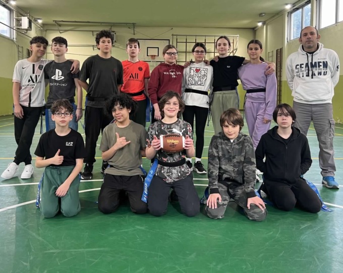 Gli studenti alle prese con le partite di flag football: “Sono strumenti educativi”